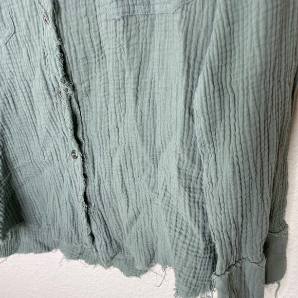 New In Boutique WOMEN FRAYED HEM DETAIL SOLID WOVEN SHIRT TOP IN SEA BLUE large - Picture 3 of 8